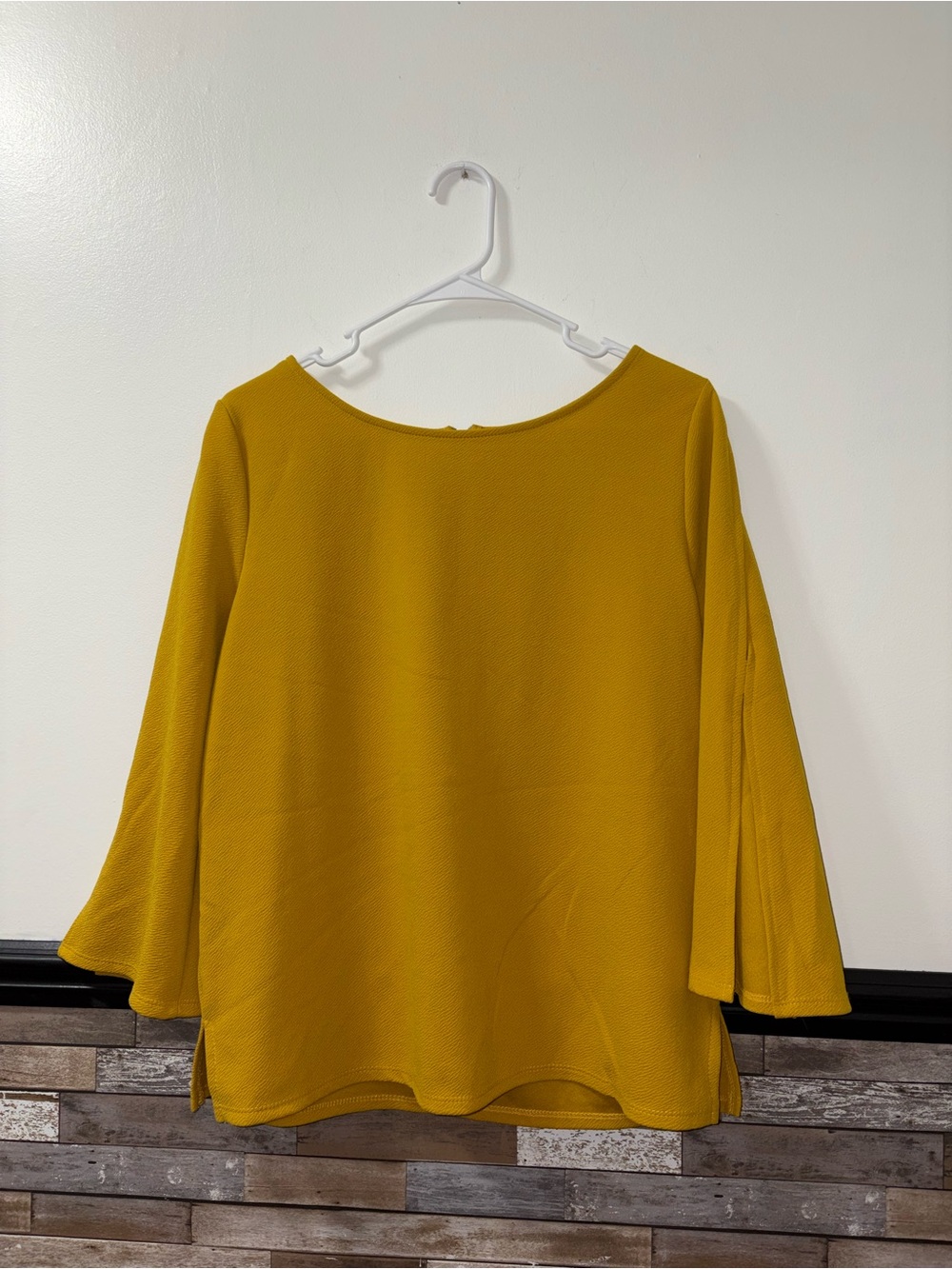 Green Envelope Mustard Bell-Sleeve 3/4 Sleeve Top Size Large